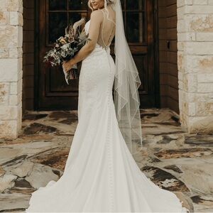 Wedding dress Essence of Australia d3063 Size 6 AU